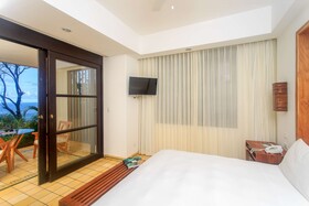 Arenas del Mar Beachfront & Rainforest Resort