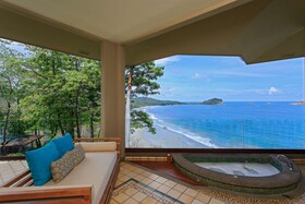 Arenas del Mar Beachfront & Rainforest Resort