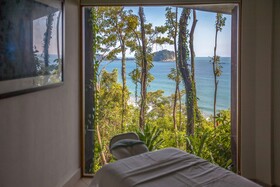 Arenas del Mar Beachfront & Rainforest Resort