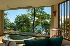 Arenas del Mar Beachfront & Rainforest Resort