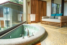 Arenas del Mar Beachfront & Rainforest Resort