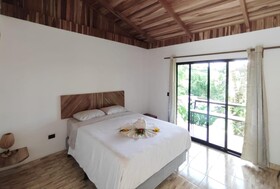 Essence Arenal Hostel