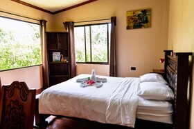 Essence Arenal Hostel