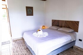 Essence Arenal Hostel