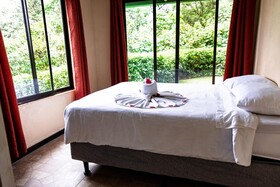 Essence Arenal Hostel