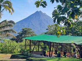 Essence Arenal Hostel
