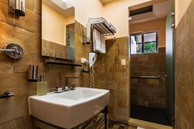 Gaia Hotel & Reserve