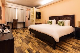 Gaia Hotel & Reserve