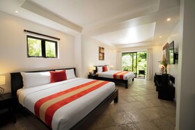 Shana by The Beach Manuel Antonio