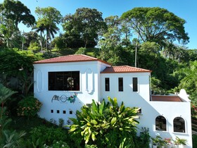 Shana by The Beach Manuel Antonio