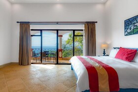 Shana by The Beach Manuel Antonio