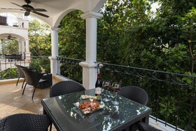 Shana by The Beach Manuel Antonio