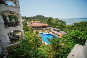 Shana by The Beach Manuel Antonio