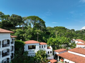 Shana by The Beach Manuel Antonio