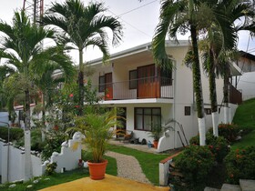 Casa Familiar Villa Aura