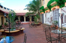 Hotel E El Colonial