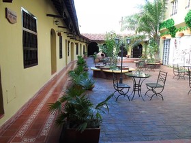 Hotel E El Colonial