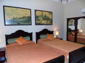 Hotel E El Colonial