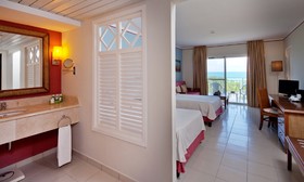 Memories Flamenco Beach Resort