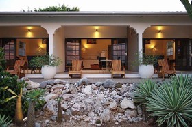 Bantopa Apartments & Villas