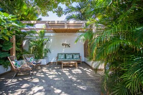 Kas di Laman Apartments