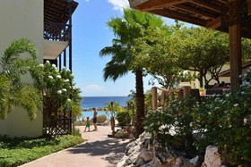 LionsDive Beach Resort