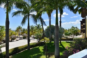 LionsDive Beach Resort