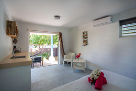 Tropical Breeze Apartments