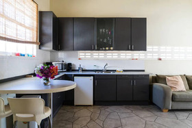 Tropical Breeze Apartments