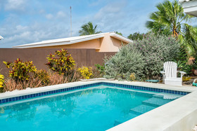 Tropical Breeze Apartments