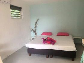 Tropical Breeze Apartments