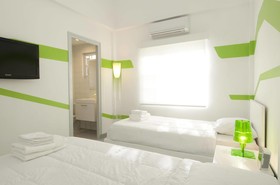 Wave Hotel & Cafe
