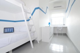 Wave Hotel & Cafe
