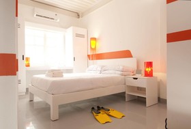 Wave Hotel & Cafe