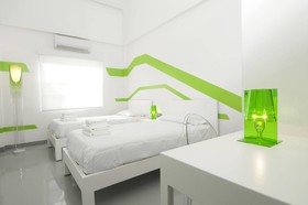 Wave Hotel & Cafe