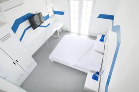 Wave Hotel & Cafe