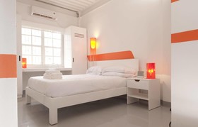 Wave Hotel & Cafe