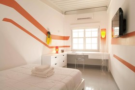 Wave Hotel & Cafe