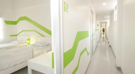 Wave Hotel & Cafe