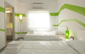 Wave Hotel & Cafe