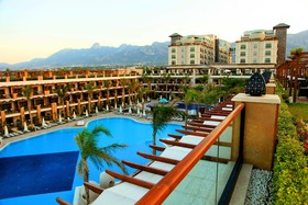 Cratos Premium Hotel & Casino