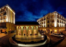 Rocks Hotel & Casino