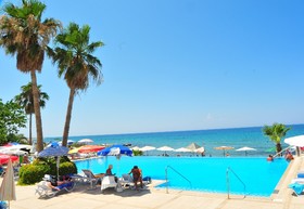 LA Hotel & Resort