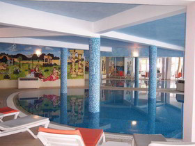 LA Hotel & Resort