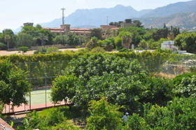LA Hotel & Resort