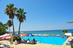 LA Hotel & Resort