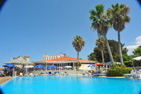 LA Hotel & Resort