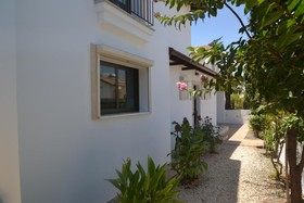 Narcissos Villa Thekla