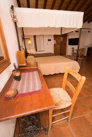 Linos Inn