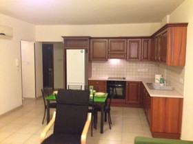 Lakis Court